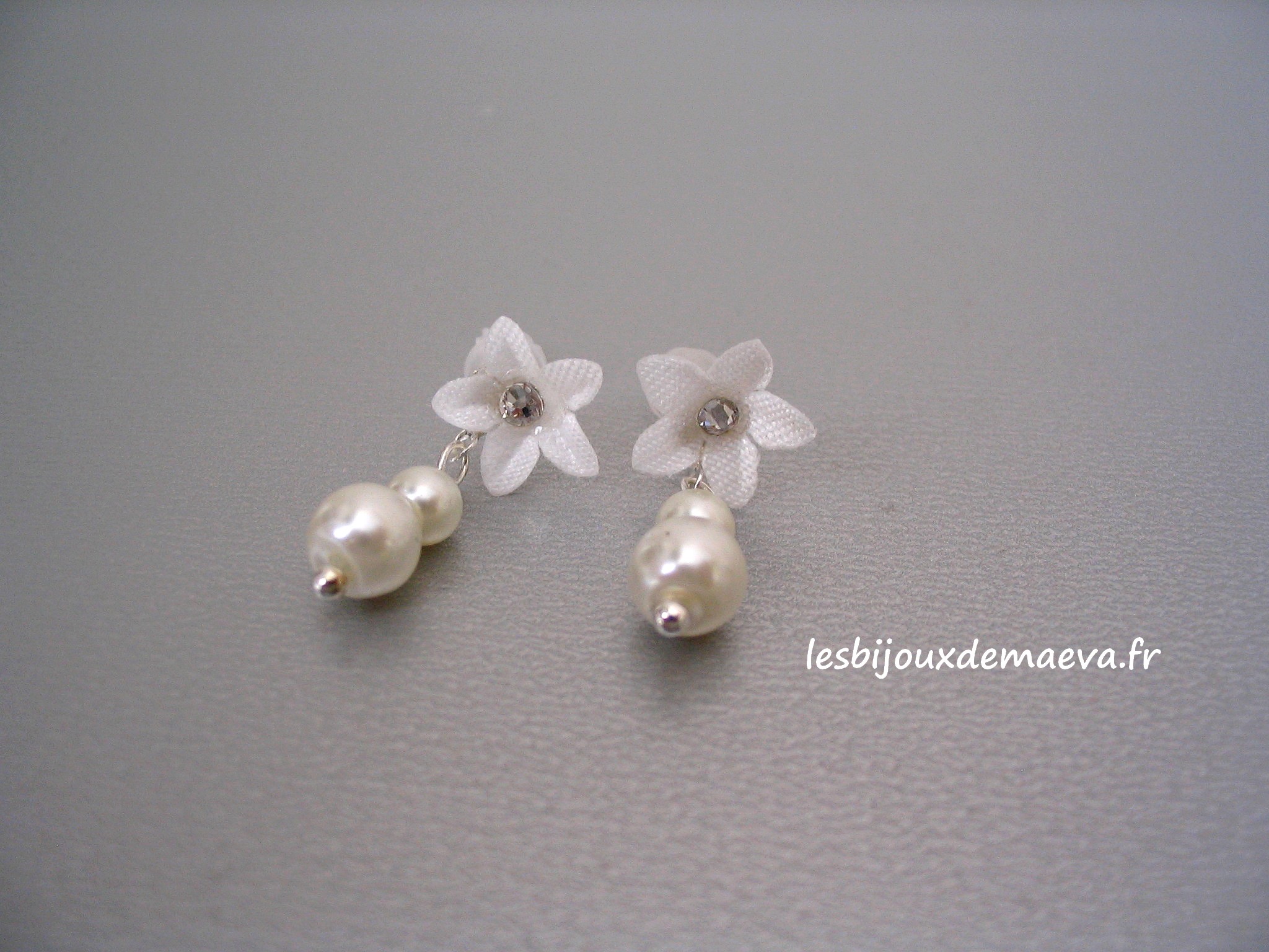 Boucles d'oreilles mariage fleurs et perles Mignardise