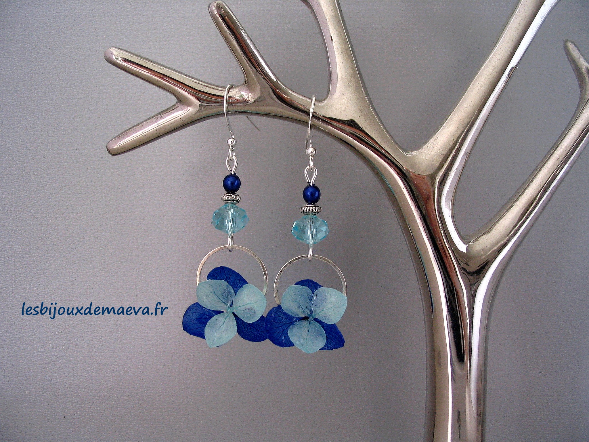Boucles d'oreilles fleurs hortensia turquoise et bleu
