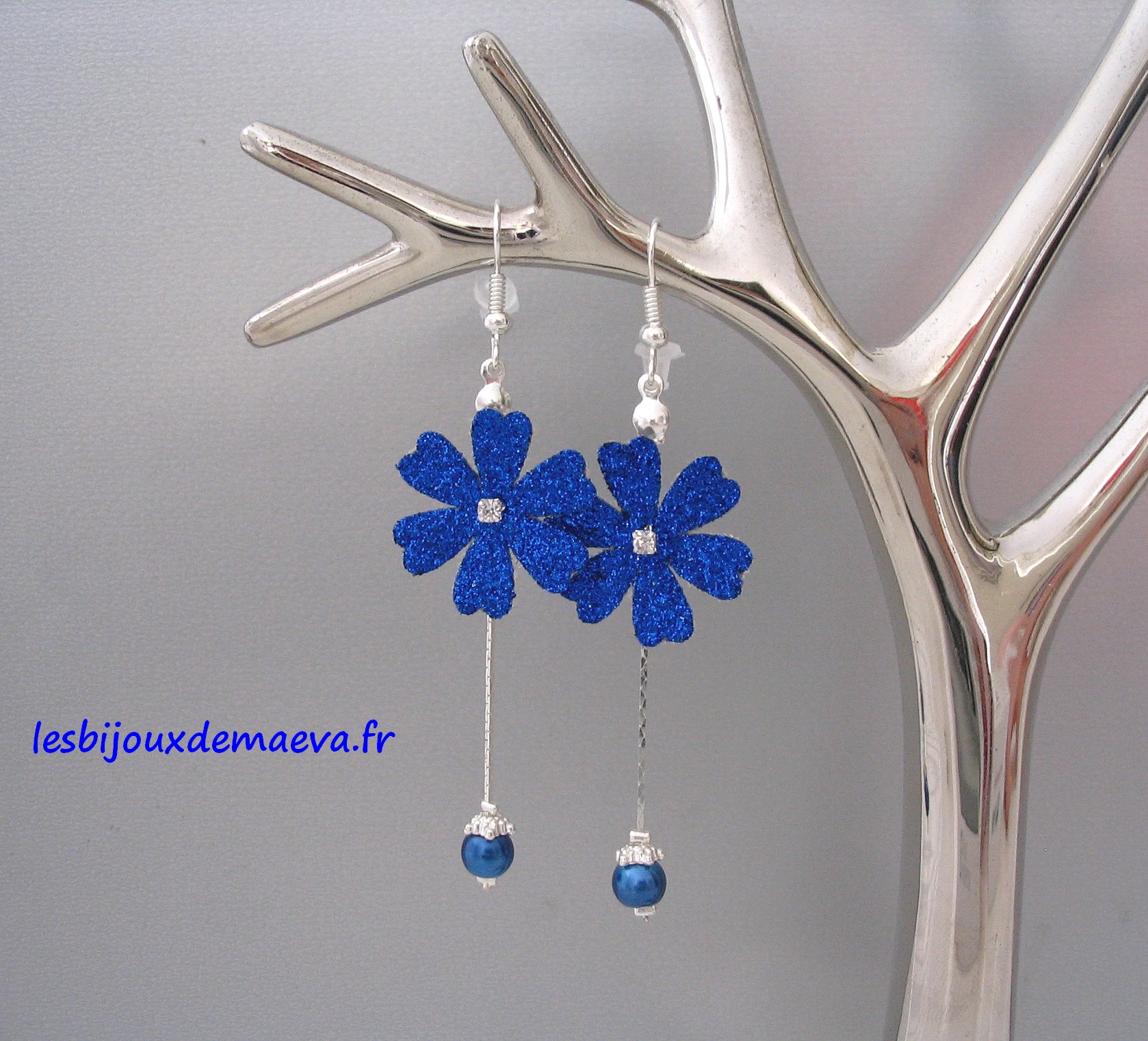 Boucles d'oreilles fleurs bleu électrique Cosmos
