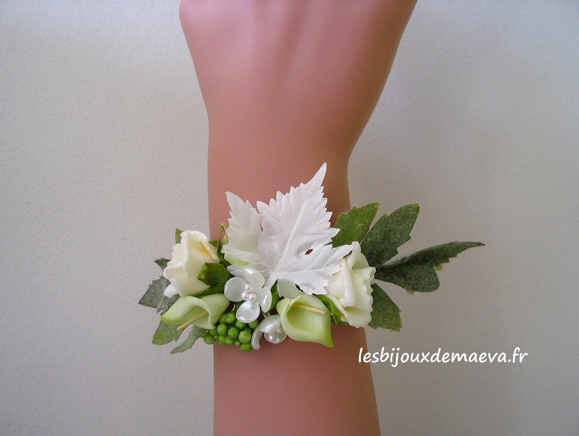 Bracelet mariage champêtre fleuri ivoire