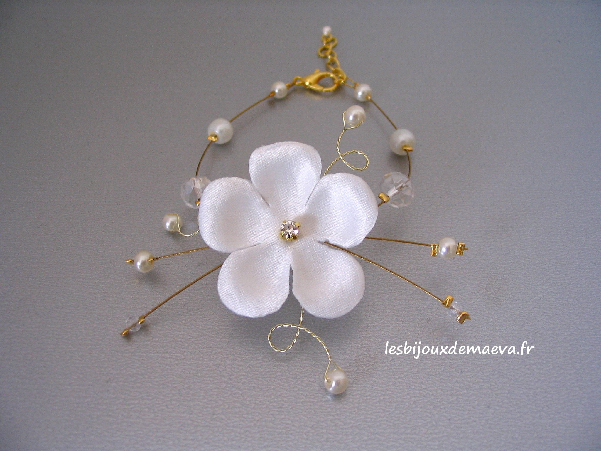 Bracelet mariage doré fleur ronde et perles