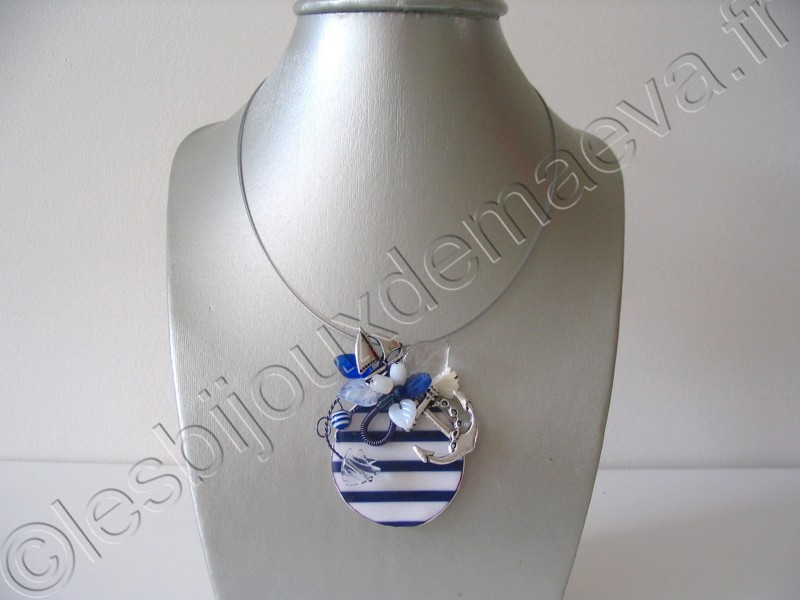 Collier pendentif bleu marine et blanc "Marinière"