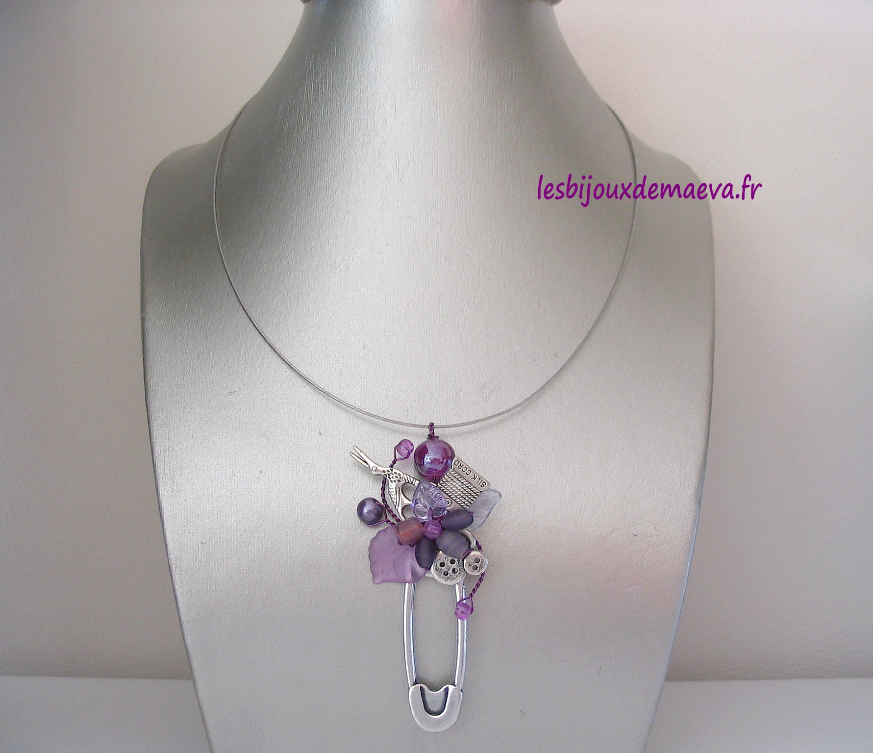 collier fantaisie violet pendentif Couturière