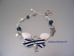 bijoux bleu marine et blanc