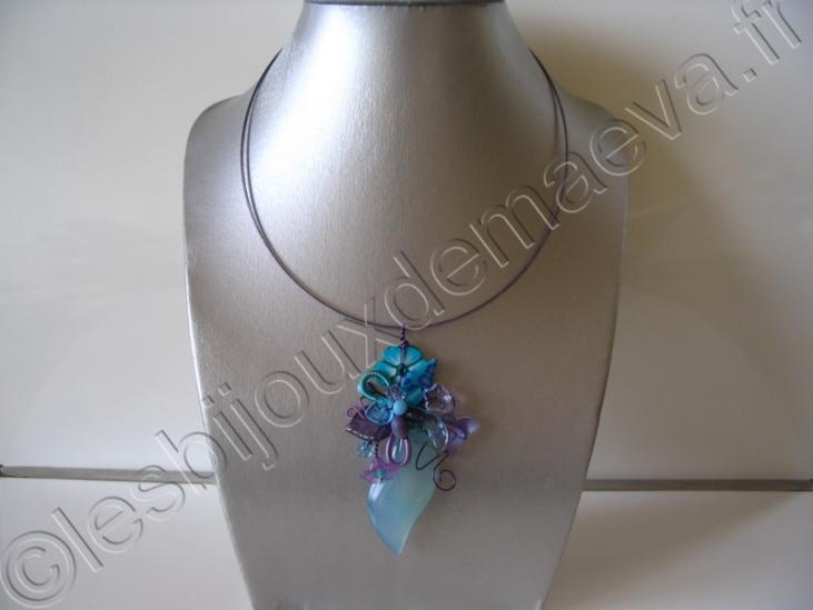 Collier pendentif fantaisie artisanal violet et turquoise